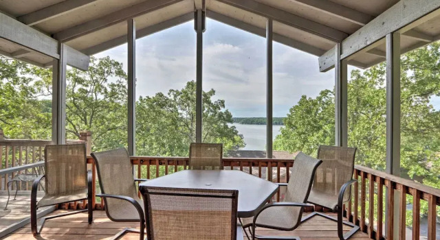 1 Mi to Margaritaville! Cabin w/ Resort Perks