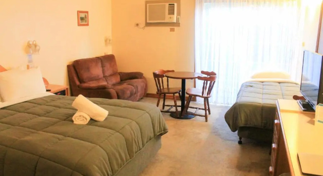 Трёхместный номер Standard St Georges Motor Inn