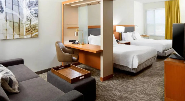 Четырёхместный люкс SpringHill Suites Houston NASA/Webster