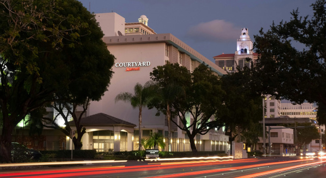 Courtyard Miami Coral Gables, Забронировать Отель Отели Miami Metropolitan Area 3 звезды, 3*