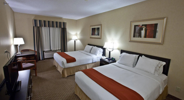 Четырёхместный номер Standard Holiday Inn Express Plymouth