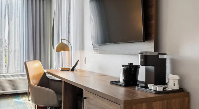 Люкс La Quinta Inn & Suites by Wyndham La Habra