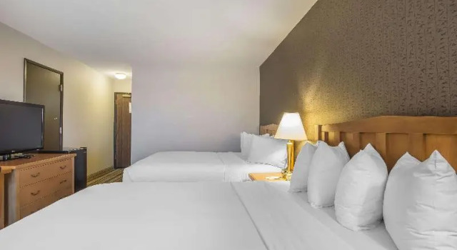 Номер Standard с балконом DoubleTree by Hilton Calgary North