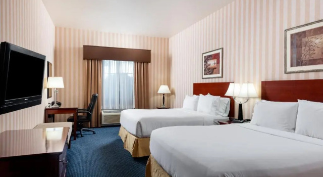 Четырёхместный номер Superior Holiday Inn Express & Suites Lathrop by IHG