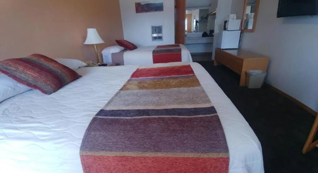 Четырёхместный номер Standard Blue Pine Motel