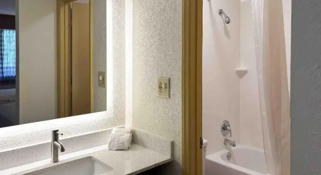 Люкс Motel 6 Charlotte, NC Northlake