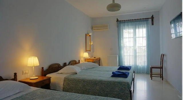 Трёхместный номер Standard Proteas Hotel