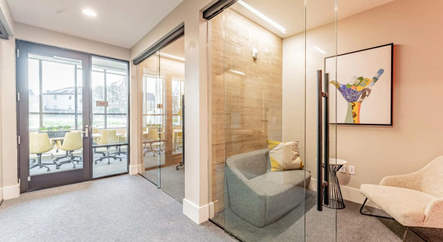 Top Floor Soco 2BR King Suite 8 Mins to Downtown, Забронировать Апартаменты/квартира Остин Greater Austin