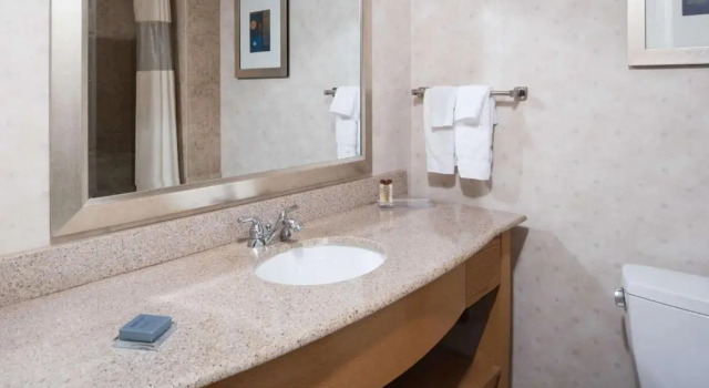 Четырёхместный номер Deluxe Fairfield by Marriott Inn & Suites Spokane Airport