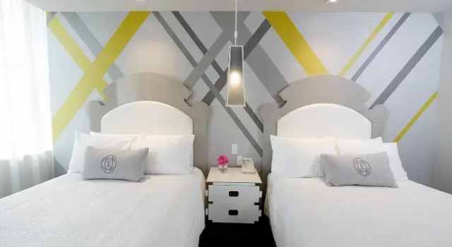 Четырёхместный номер Standard Elyton Hotel, Autograph Collection