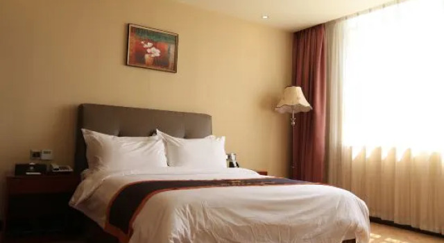 Четырёхместный люкс Business Xin Wang Ji Hotel
