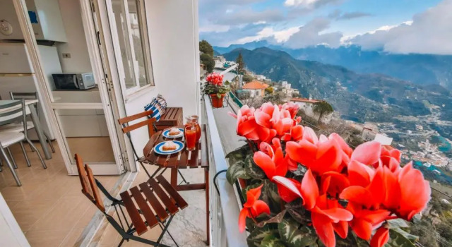 CASA CHIARINA breathtaking sea view, Забронировать Отель Равелло Побережье Амальфи, рядом с Duomo di Ravello