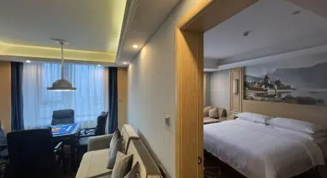 Двухместный люкс Deluxe Vienna International Hotel (Changsha Science and Technology New Town Shaoguang Metro Station)