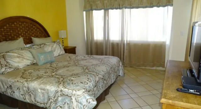 Beautiful 2 Bedroom Condo on the Sea of Cortez at Las Palmas Resort D-404 2 Condo by RedAwning, Book Resort Puerto Penasco Sonora