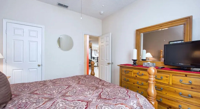 3BR 2BA Home in Windsor Palms by CV-8168, Book Feriehus Hoteller i Four Corners med pool, Swimmingpool