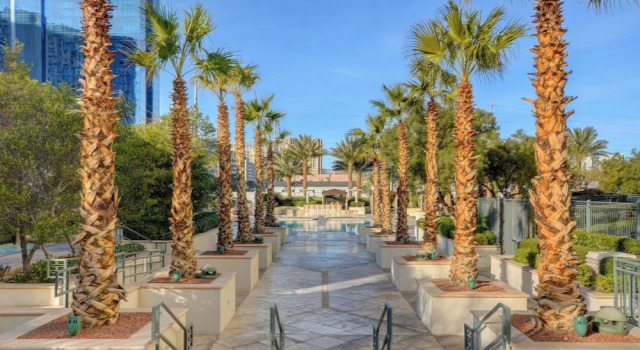 Stunning 1BR Strip Views w Balcony 17701, Buchen Sie Ferienwohnung Apartments in Paradise., Ferienwohnung