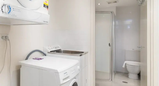 Апартаменты Central 1-bed With Parking, BBQ