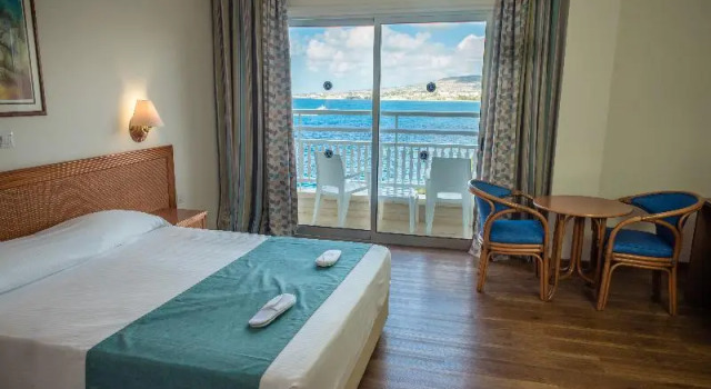 Двухместный номер Superior с балконом и с видом на море Cynthiana Beach Hotel