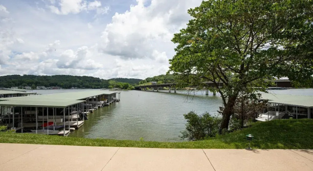 Номер Standard Boat Slip, 3 Pools, Golf, Ozarks Ampitheater, & Amazing Lake Views at Big Niangua