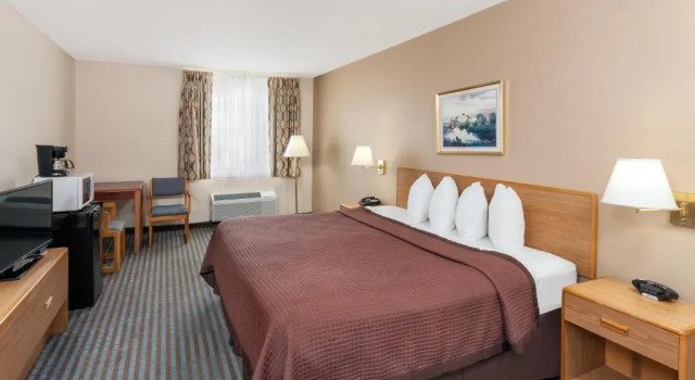 Номер Standard Days Inn by Wyndham Charleston