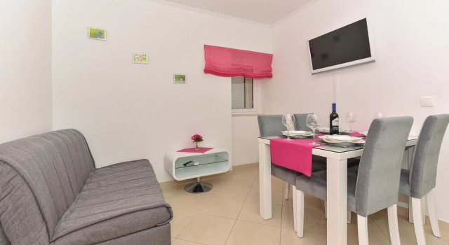 Awesome Apartment in Makarska With Wifi and 2 Bedrooms, Забронировать Апартаменты/квартира Апартаменты Макарска, рядом с Набережная Рива (Макарска), Апартаменты/квартира