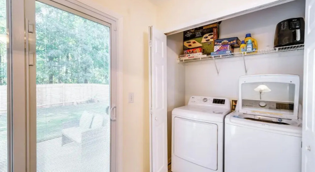 Коттедж Atlanta Area Home w/ Yard ~ 2 Mi to Six Flags