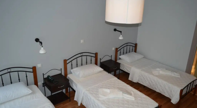 Athinas Street Inn, Забронировать Отель Отели Афины с парковкой, рядом с Театр Каролос Коун "Театрон технис", Парковка