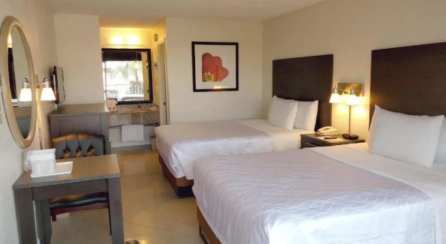 Четырёхместный номер Deluxe Red Carpet Inn Airport Fort Lauderdale