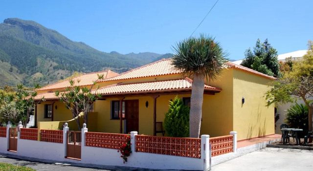 Casas Rurales Tola