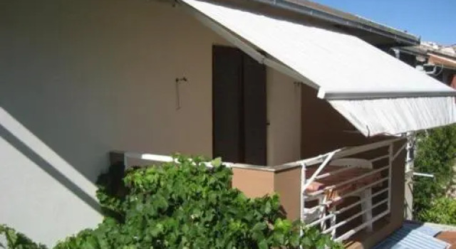 Guest House Kuzmanic, Забронировать Гостевой дом Хвар Остров Хвар, рядом с Частный Пляж «Си Ю Румс»