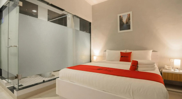 RedDoorz Plus near Soekarno Hatta Airport 2, Reserva ahora Hostal o pensión Casas de huéspedes en Tangerang, Hostal o pensión