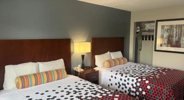 Четырёхместный номер Standard Travelers Inn Eugene University