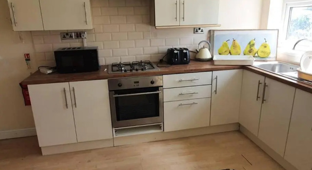 Коттедж с 5 комнатами Contractors & Families 5 Bedroom House 7 Beds - Wifi *Garden* Parking
