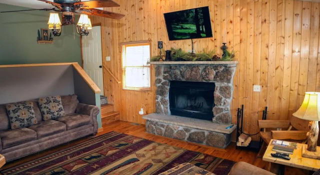 Lazy R Cottages: 15, Забронировать Отель Отели Эстес-Парк с парковкой, рядом с Trout Haven Fishing Pond, Парковка