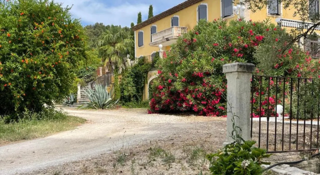 Bastide Du Defends, Book Hotel Hoteller i Pertuis med pool, Swimmingpool