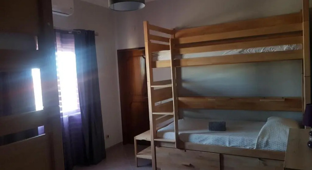 Кровать в общем номере (женский номер) Almancil Hostel