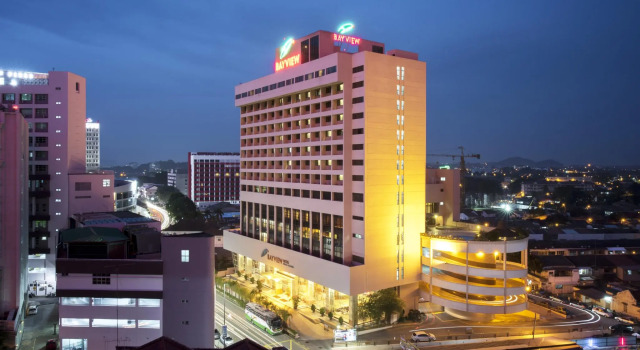 Кровать в общем номере Bayview Hotel Melaka