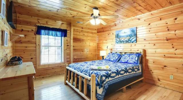Коттедж Secluded Smoky Mountain Cabin w/ Theater & Hot Tub