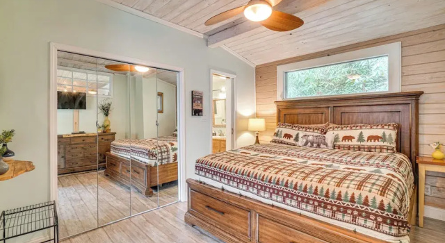 Hot Tub, Trails, Views! Little River Retreat