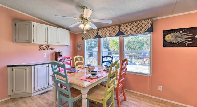 Atlantic Beach Home w/ Decks & Fire Pit, Забронировать Дом для отпуска Атлантик-Бич Северная Каролина