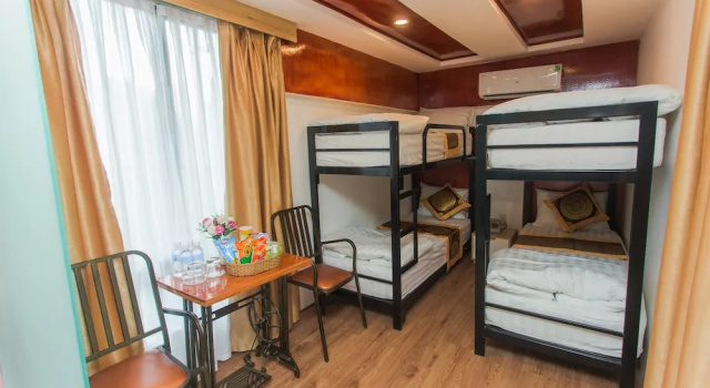 Кровать в общем номере Why Not Hostel