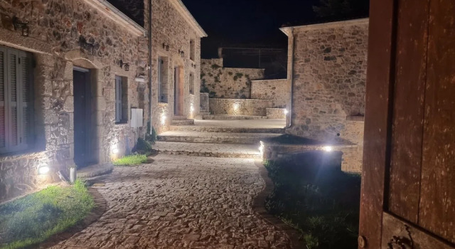 Stone Suites & Villas by Open City Hotel, Prenota Hotel Hotel a Peloponneso con parcheggio, Parcheggio