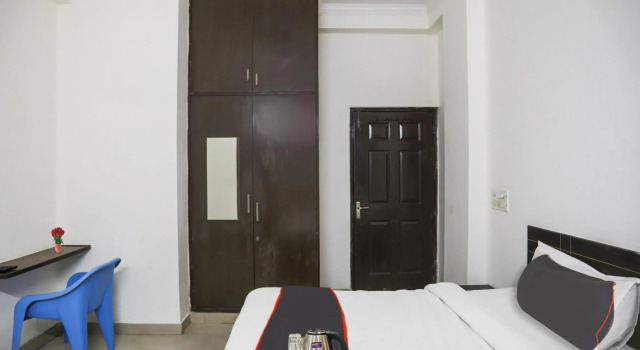 Collection O 70319 Metro Inn Homes, Забронировать Отель Нойда штат Уттар-Прадеш