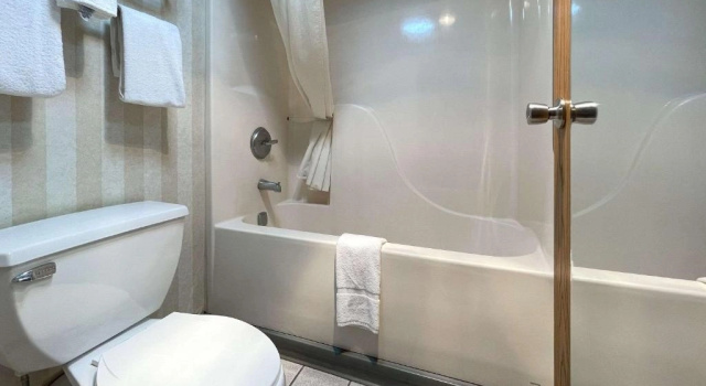 Четырёхместный люкс c 1 комнатой Quality Inn & Suites Gibsonia - Pittsburgh North
