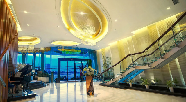 Brilliant Hotel - Afternoon Tea Inclusive, Reserva ahora Hotel Hoteles en Da Nang con piscina, cerca de Puente Cầu Rồng, Piscina