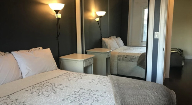 Upper Deer Lake Family Duplex Suite, Buchen Sie Hotel Burnaby 