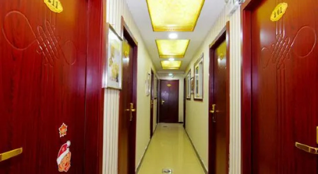 Jinshun Theme Hotel (Xi'an Bell Tower Huomashi Branch), Забронировать Отель Бэйлинь Сиань, рядом с Мусульманская улица