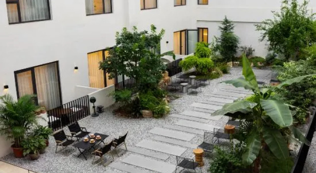 LvYin Island Coffee Hotel (Weihai High-speed Railway Station)