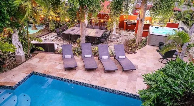 Коттедж с 6 комнатами с балконом Luxurious San Juan Villa w/ Pool - Walk to Beach