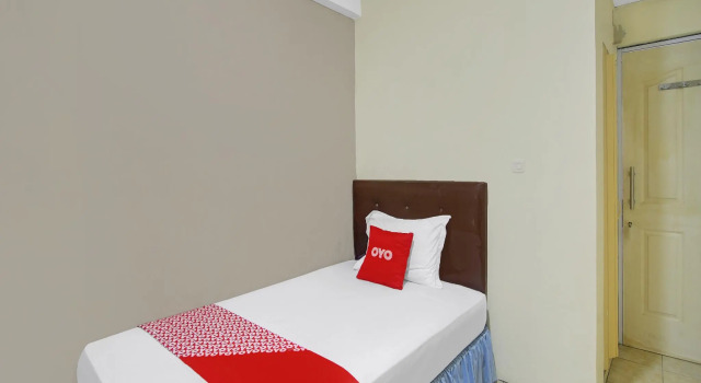 Номер Standard RedDoorz at Fortune Hotel Jalan Walanda Maramis Manado